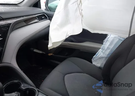 2020 Toyota Camry Le Hybrid z USA, uszkodzony, nr VIN 4T1C31AK2LU019359